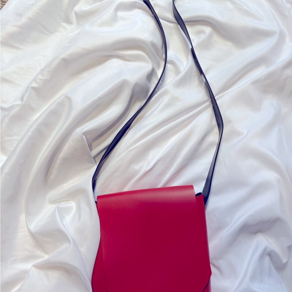 San Lorenzo crossbody made of regenerated leatherr